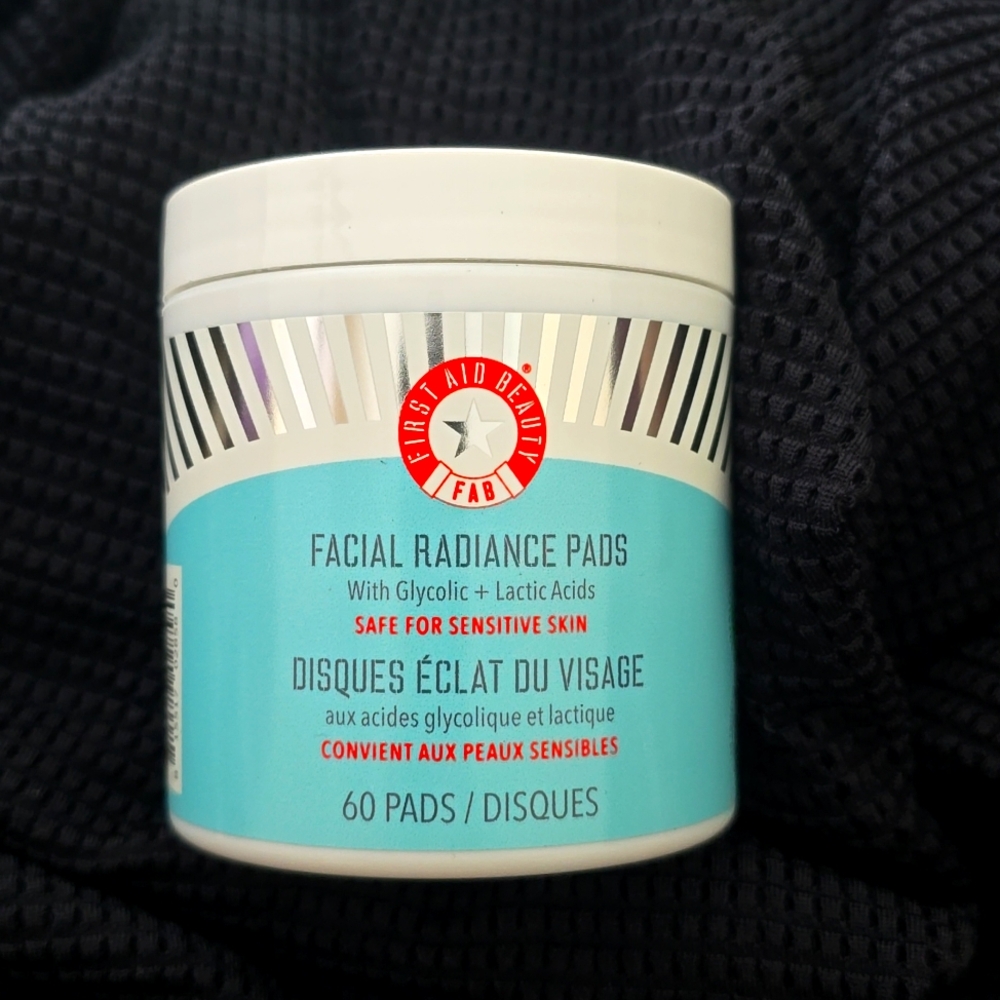 First Aid Beauty - Facial Radiance Pads for Sensitive Skin - 60 Pads